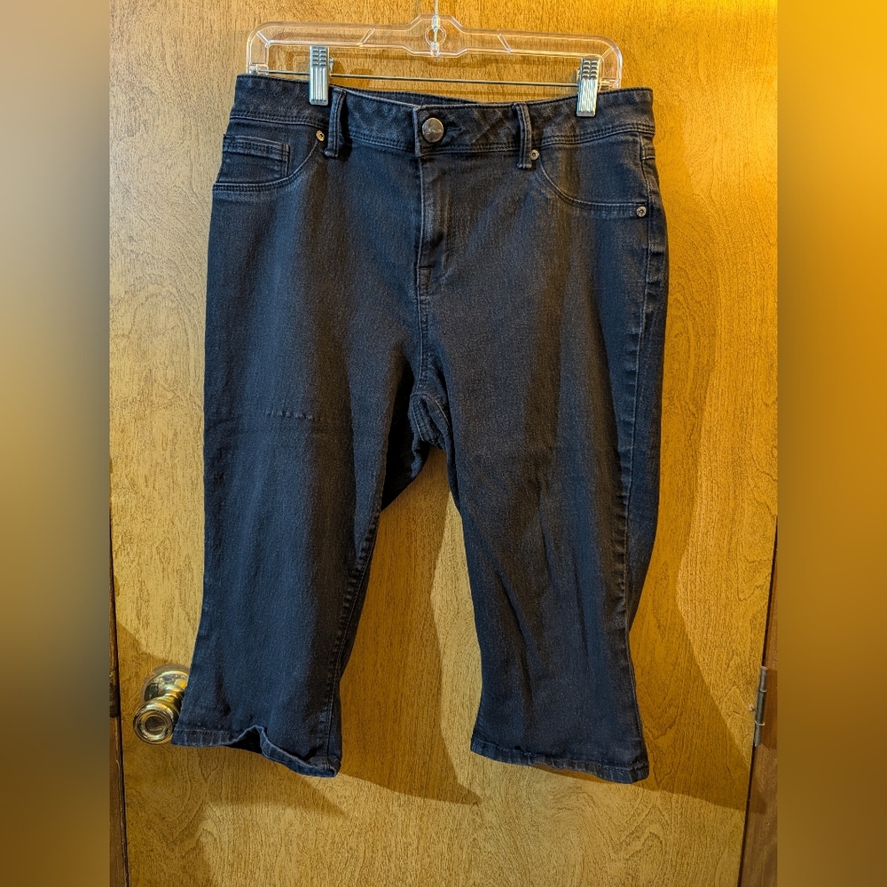 H B Denim Plus/Petite Black Jean Capris